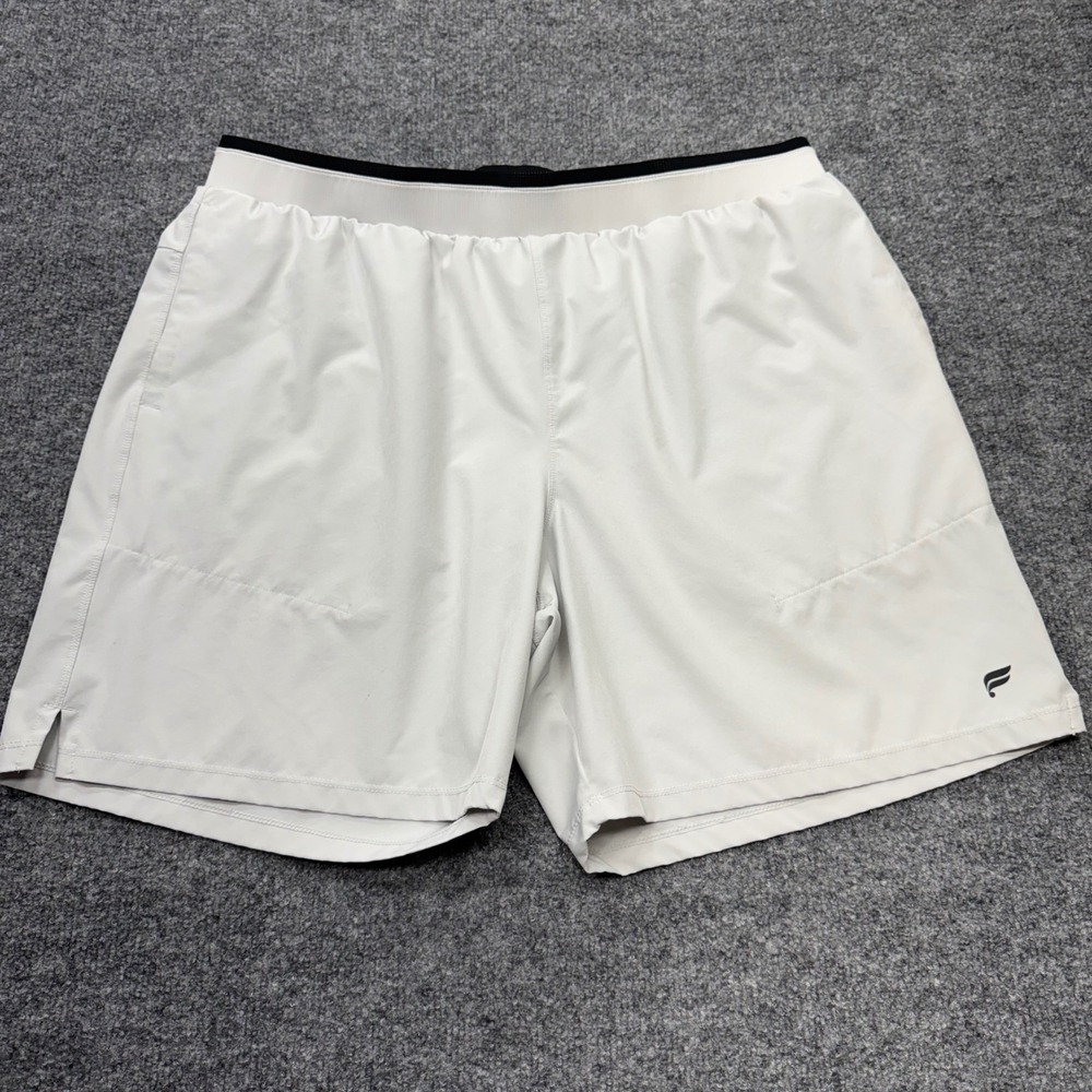 Fabletics Mens XL Light Gray Athletic Training Shorts Black Waistband 7 Inseam